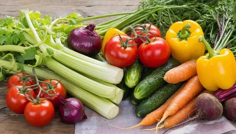 RUSSIANS EAT 100 KILOGRAMS OF VEGETABLES PER PERSON