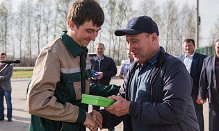 Торжественное вручение ключей от новых автомобилей агрофирмам холдинга при участии Министра сельского хозяйства и продовольствия РТ Ахметова  М.Г.