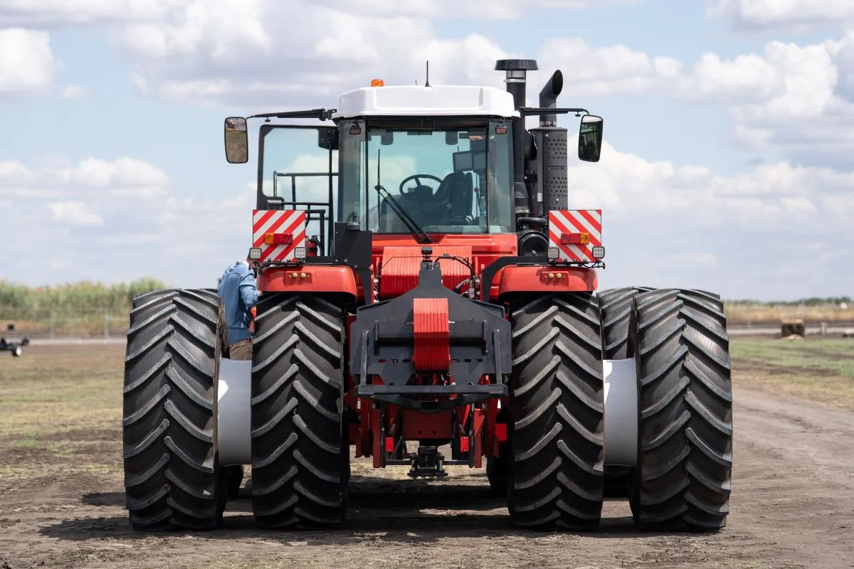 LEADER PLANTS IN AGRICULTURAL MACHINERY LEASING