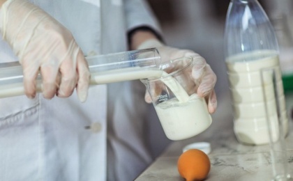 Минсельхоз утвердил обновленные правила проведения ветсанэкспертизы молока